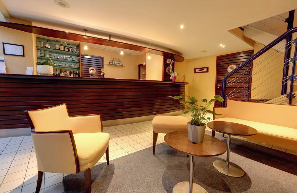 Hotel Restaurant L'Hirondelle Dunkirk Стая снимка